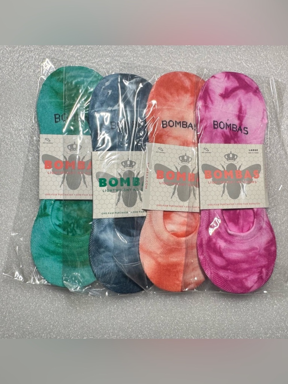 Bombas  Unisex Women's Lightweight Tie Dye No Show Socks Size Large 4-Pack